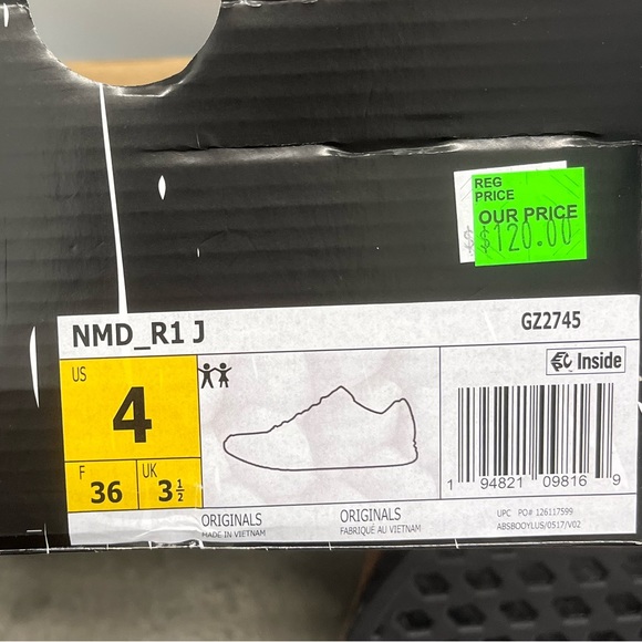 adidas x Star Wars Mandalorian NMD R1 - Picture 9 of 12